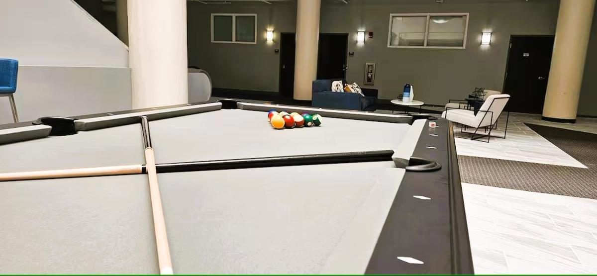 Free Parking! Downtown King Suite Lucas Oil- Conv Center Skywalk#1 Indianápolis Exterior foto